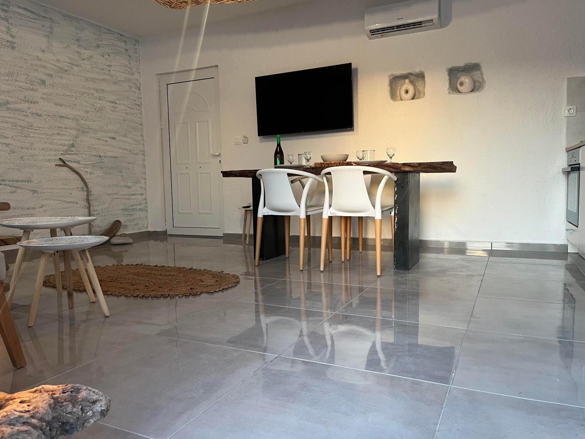 Myth Experience Hercules Apartment